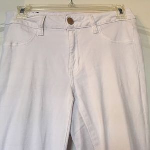 American Eagle White Skinny Jeans!