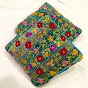 Set of 2 Throw Pillows