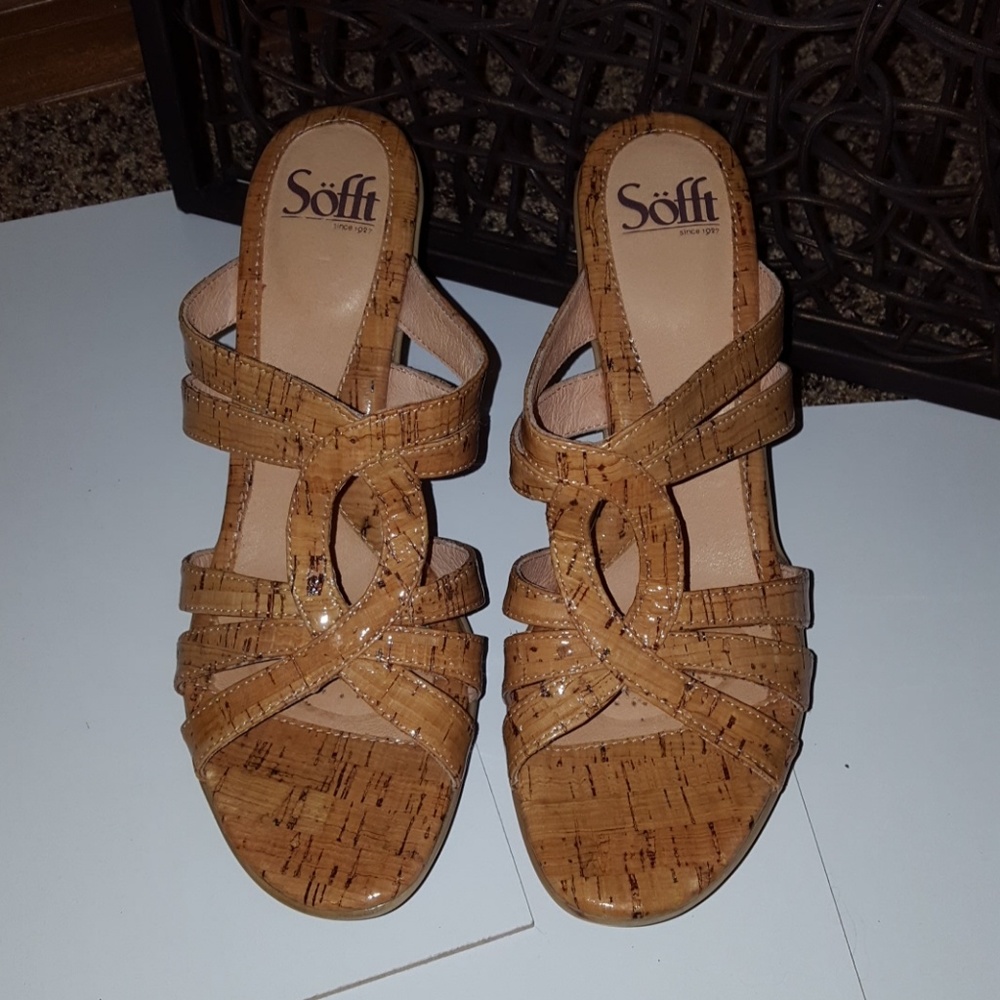 Be ready for wine tasting with these sandals