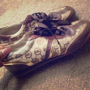 Authentic Micheal kors shoes : Size 8