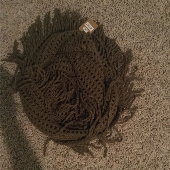 olive green Infiniti scarf