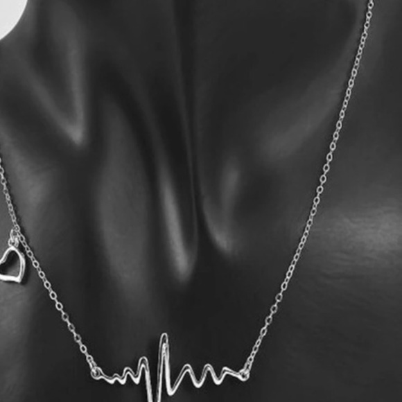Heartbeat monitor necklace - Picture 3 of 4
