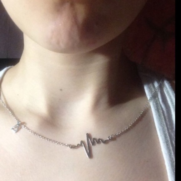 Heartbeat monitor necklace - Picture 4 of 4