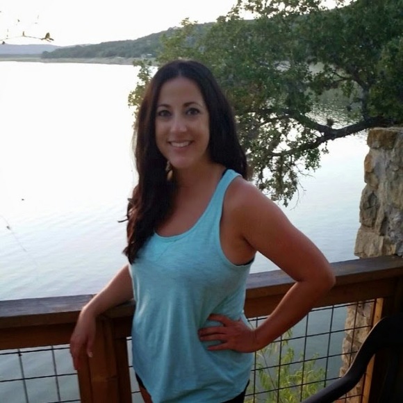 Meet your Posher, Jennifer - Picture 1 of 1
