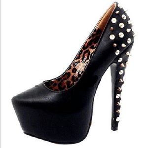 High heel, black