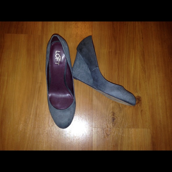 LOFT grey wedge