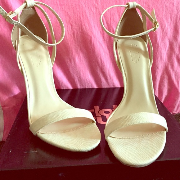 Ankle strap Heel from Charlette Russe