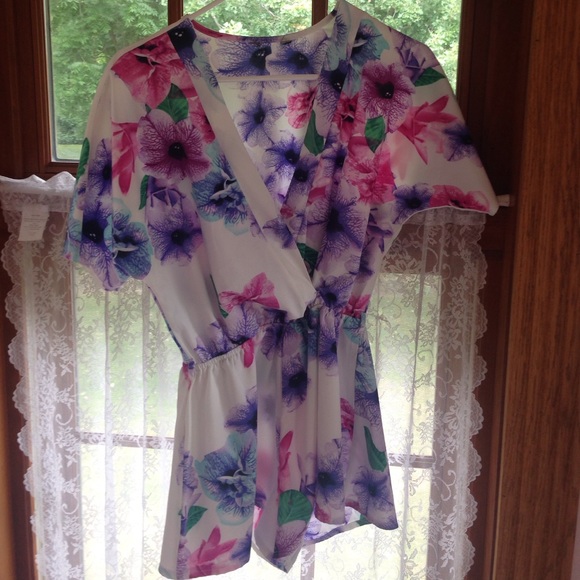 ROMWE Pants - Floral Romper