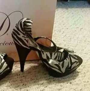 Fun High Heel Shoes by Delicious size 8