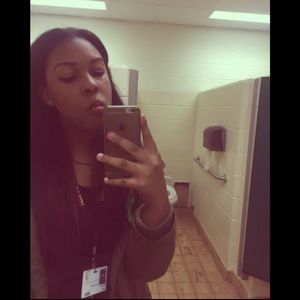 Meet your Posher, Elana