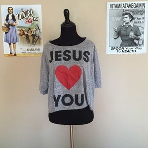 Forever21 Top "Jesus Loves You"