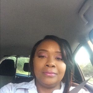 Meet your Posher, Laaronia