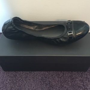 Tahari Black Leather Flat TA-VERONICA