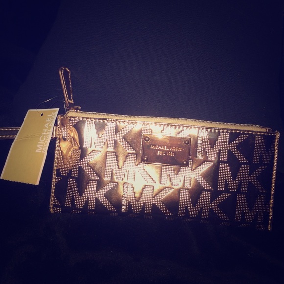 NEW Michael Kors wristlet!!