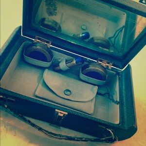 Vintage leather makeup case 🌸