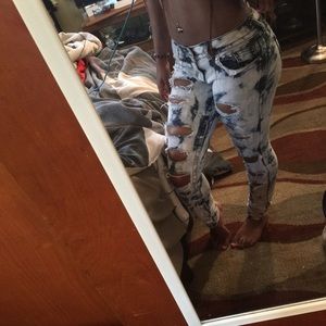 Ripped skinny white/blue jeans