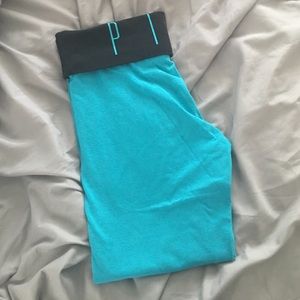 PINK VS YOGA CROP LEGGING