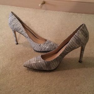 Banana Republic pumps like new