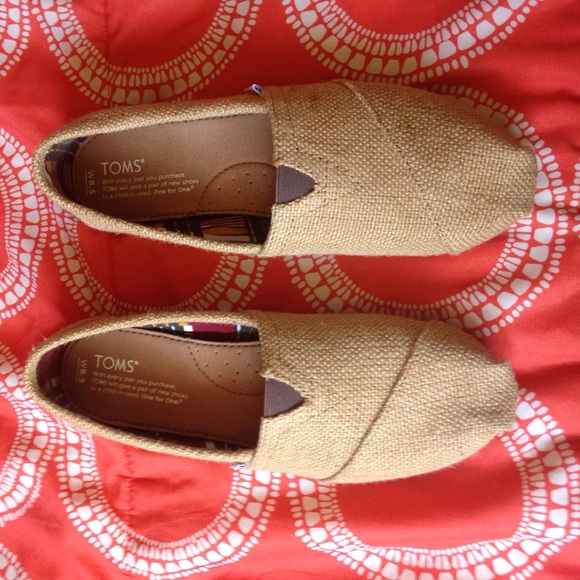Beige/tan Toms (NEW ONLY WORN ONCE)
