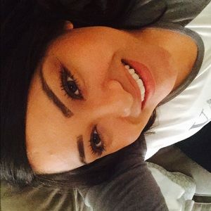 Meet your Posher, Beatriz