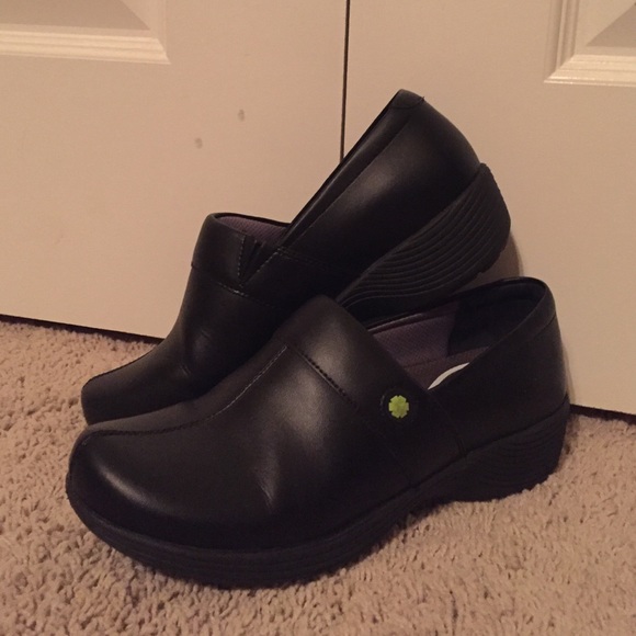 Work wonders by dansko nursing shoe