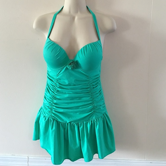 NWOT one piece swim suit. Fits cup size 34-36.