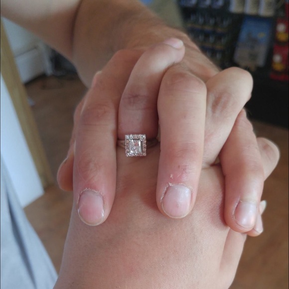 Meet your Posher, Erin - Picture 7 of 8