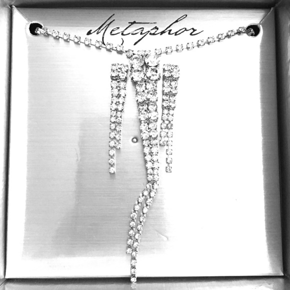 NWT Fashion necklace with matching earrings