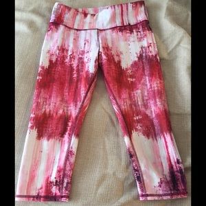 Ali Yoga Airbrush Capris Size Small