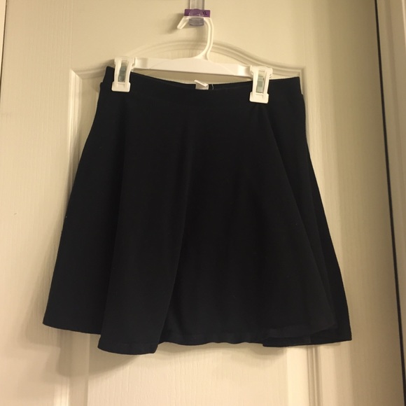 Black skater skirt