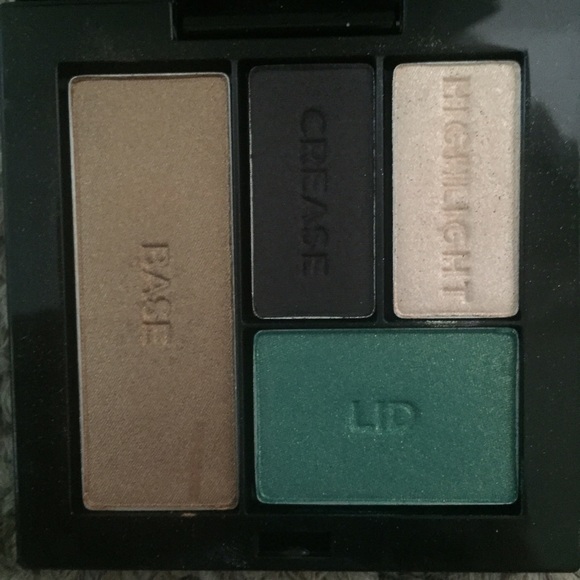 ❌ SOLD ❌ Victoria's Secret Eyeshadow Quad - Picture 3 of 4