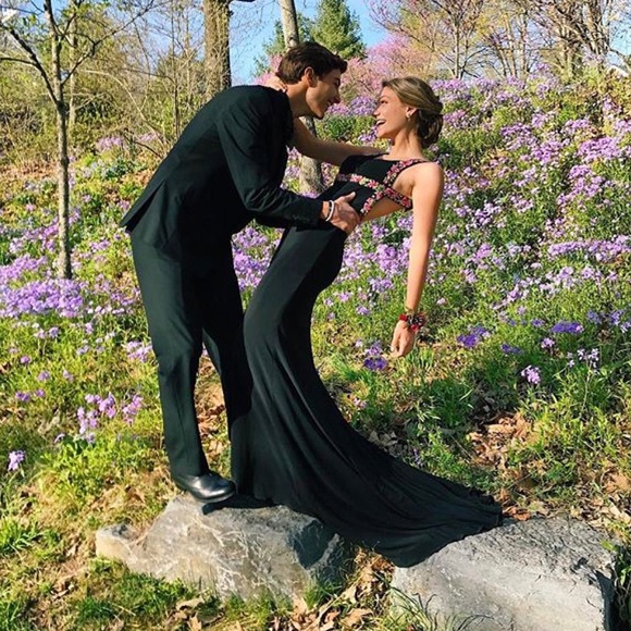 Meet your Poshers, Hayden & Julia - Picture 3 of 3