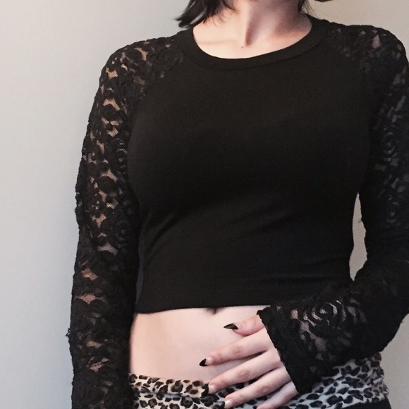 Sold on merc!! Black lace crop top. Gothic feel - Picture 1 of 3