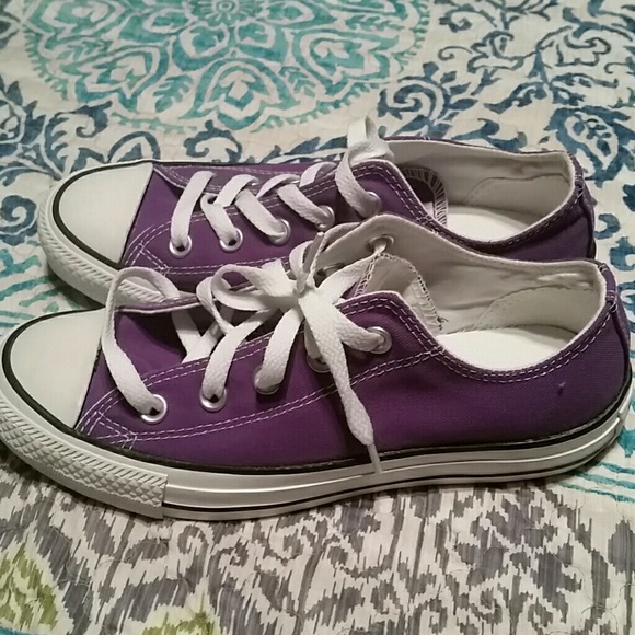 Womens purple chuck taylors size womens 6/mens 4