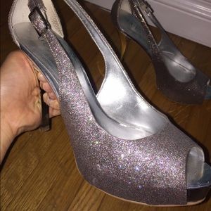 Sliver gutter GUESS heels