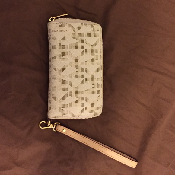 Michael Kors Wristlet - Picture 2 of 3