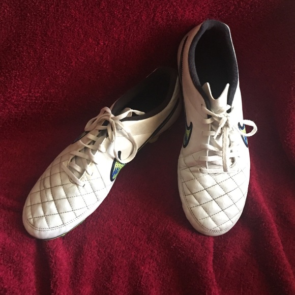 Nike Soccer Cleats. Lightly Worn💋MENS 10.5