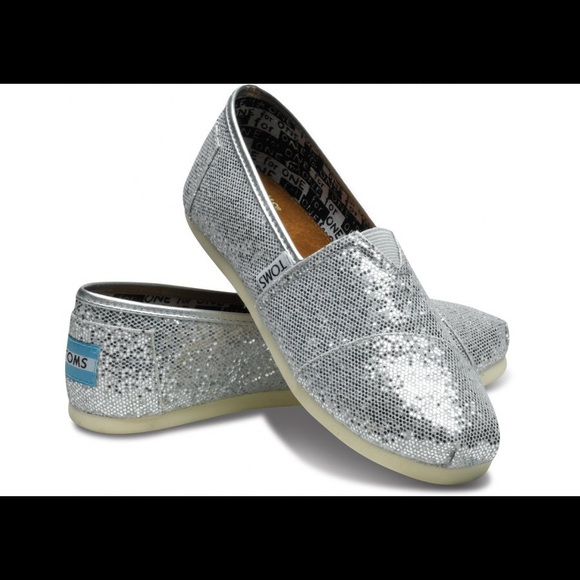silver sparkly toms 💕