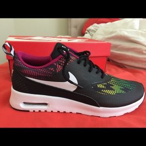 Nike Thea. Size 7
