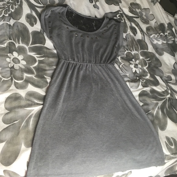 Grey cotton dress.