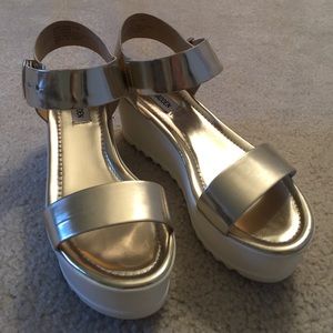 Steve Madden gold and white platform sandals