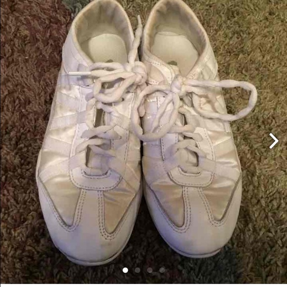 Size 7 Nifinity cheer shoes