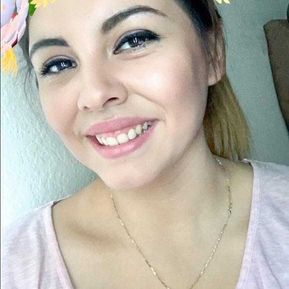 Meet your Posher, Cecilia