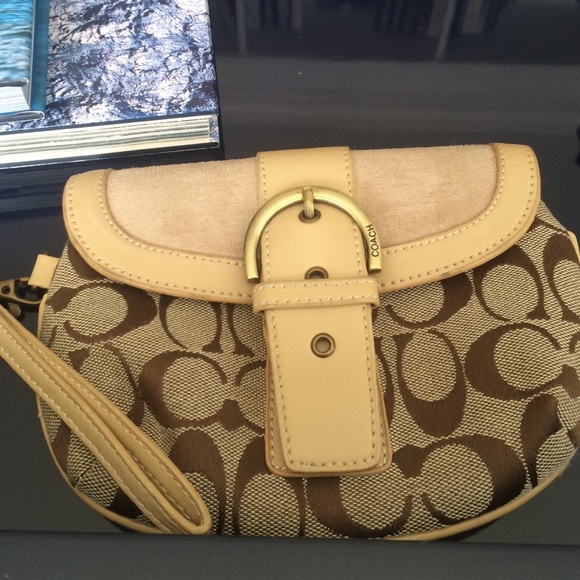 Coach Handbags - Coach wristlet