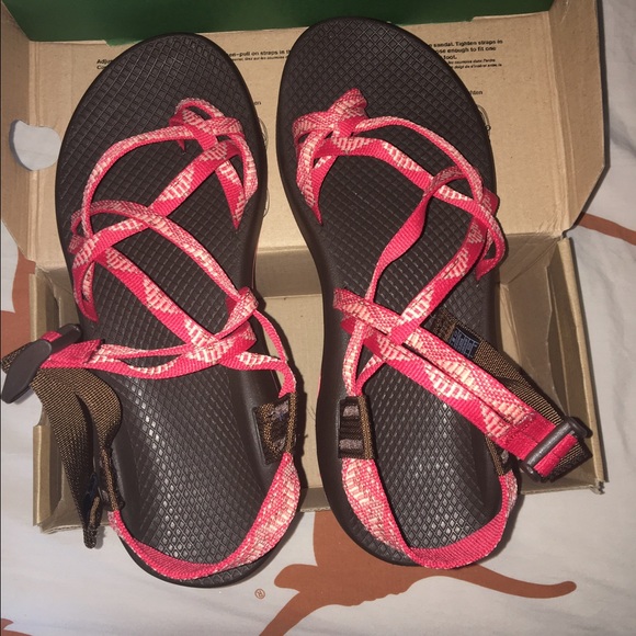 Red triangle chacos ***NWT***