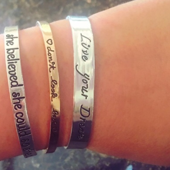 🆑 Live Your Dreams Bangle - Picture 2 of 2