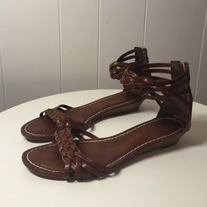 American Eagle brown sandals