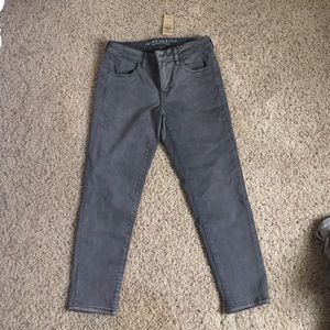 AE capris