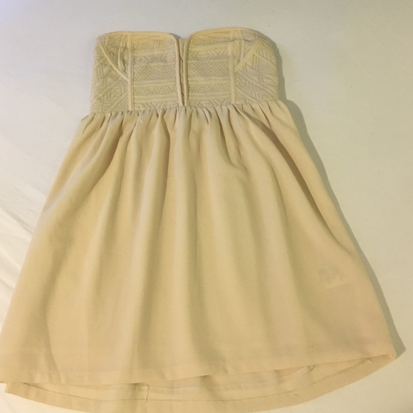 Strapless dress/strapless top (preference)