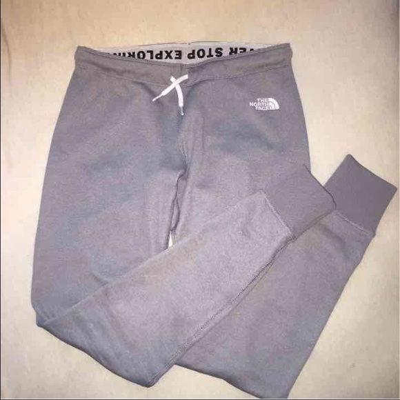 SOLD || The North Face Half Dome Leggings